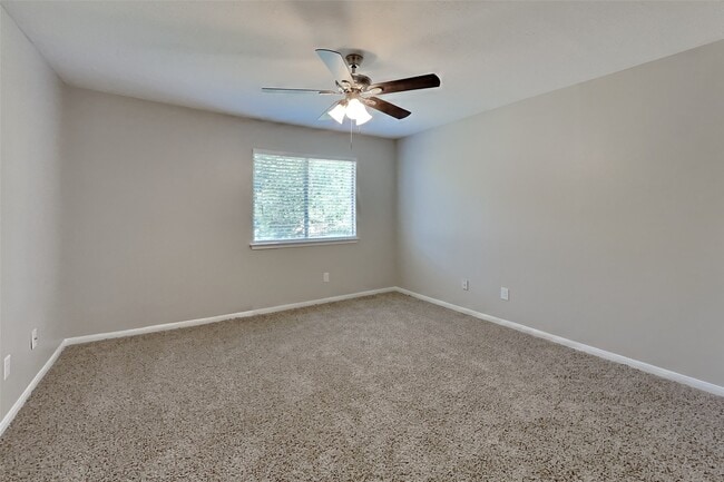 Building Photo - 1227 Caraquet Dr
