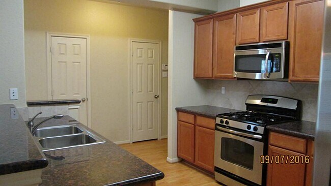 Building Photo - 5202 Brinkman Ct