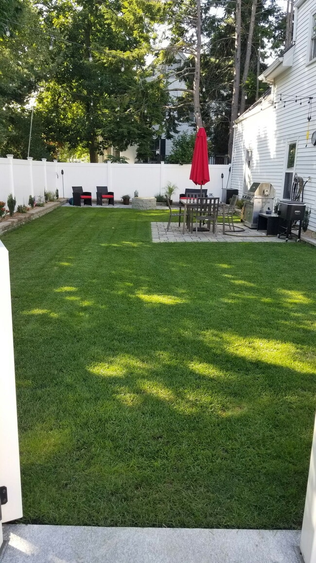 Building Photo - 14 Roy St