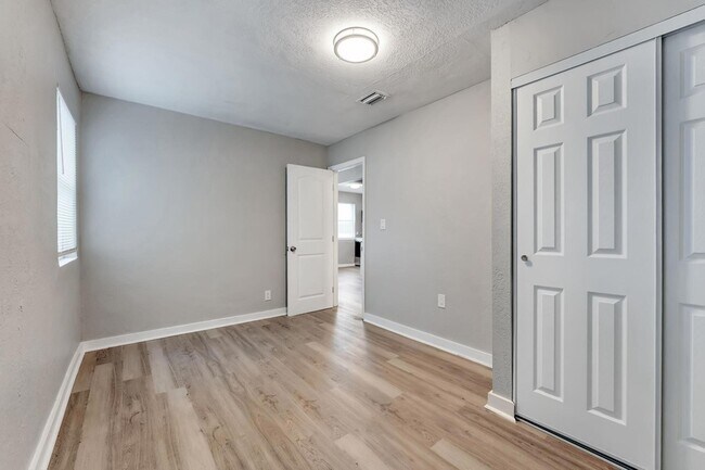 Building Photo - 172 W 15th St