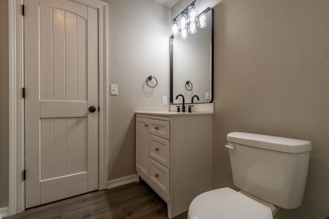 Building Photo - Beautiful Newly Remodeled 3 Bed / 2 Bath H...