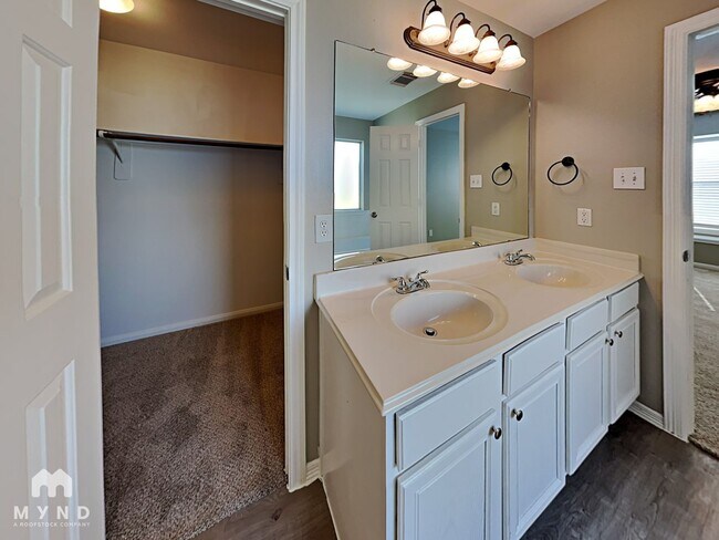 Building Photo - 14906 Sparks Ct