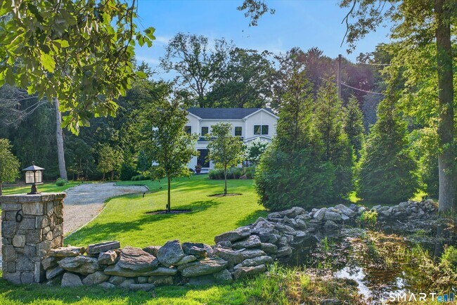 Building Photo - 6 Abbotts Ln