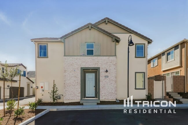 Building Photo - 31585 Dwight Dr