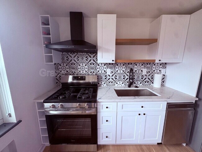 Building Photo - 505 Logan St