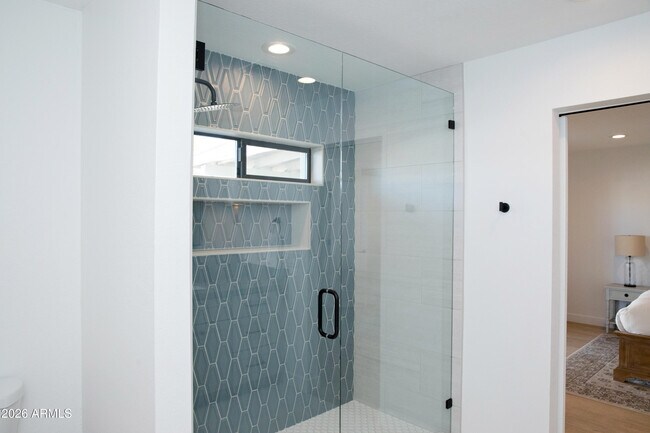 Building Photo - 6302 E Winchcomb Dr