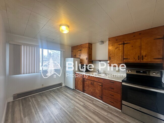 Building Photo - 1440 Alice Ave