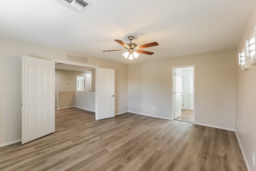 Building Photo - 1304 E Dunbar Dr