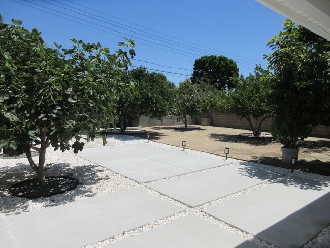 Building Photo - Beautifully updated Porter Ranch 3bed / 2 bath Home on Canby