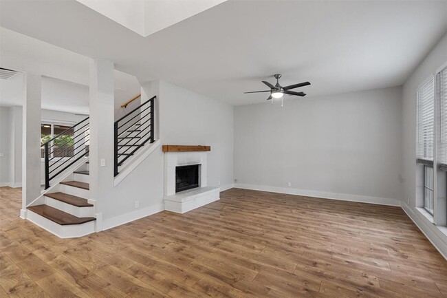 Building Photo - 1203 Thackeray Ln