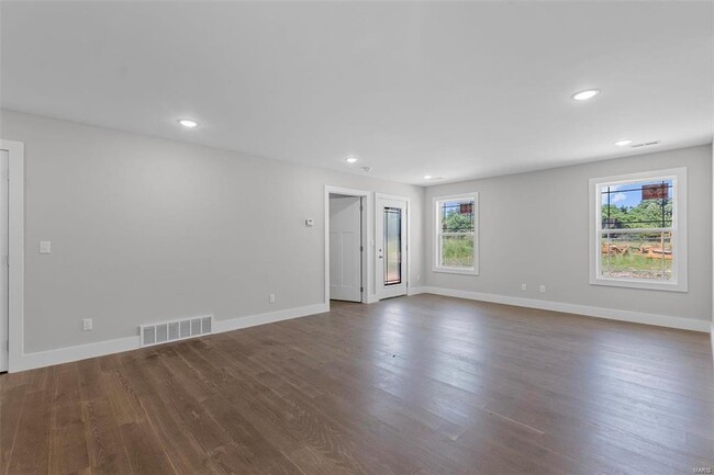 Building Photo - 128 Beechwood Ln