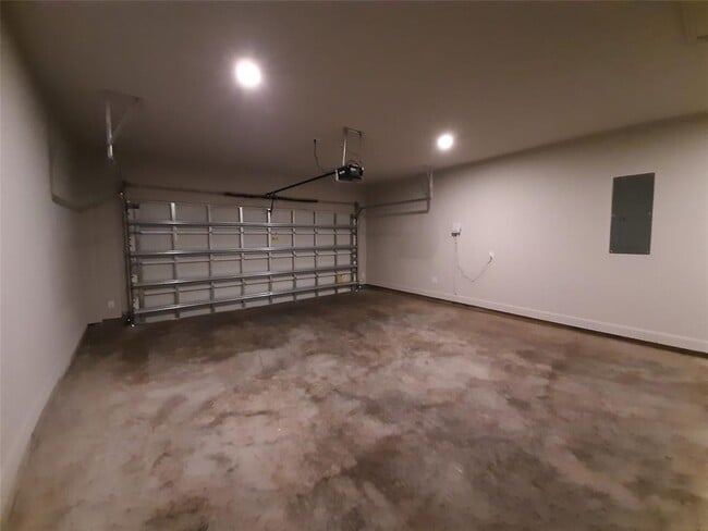 Building Photo - 7575 Pemberley Ct