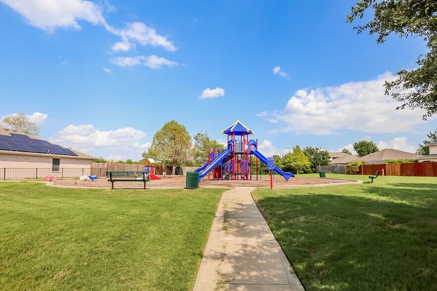 Building Photo - 5768 Goldfinch Way