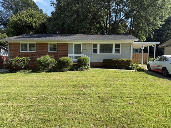 Primary Photo - 3 Bedroom Ranch Convenient to Battleground...