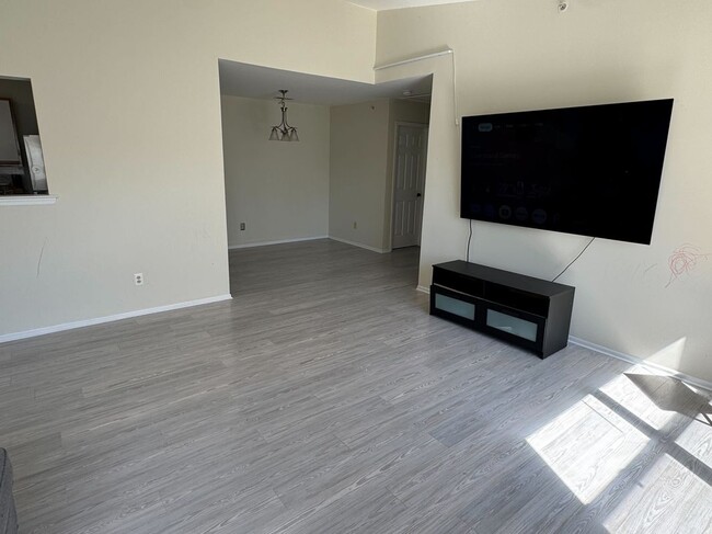 Building Photo - 380 Keswick Dr