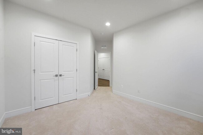 Building Photo - 43421 Farringdon Sq