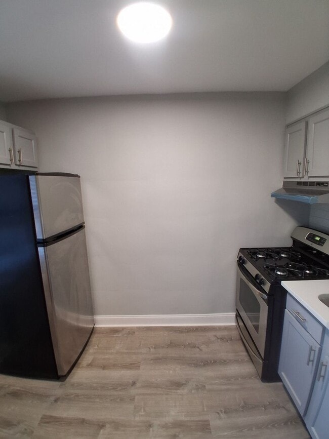 Interior Photo - 1266 MORSE ST NE