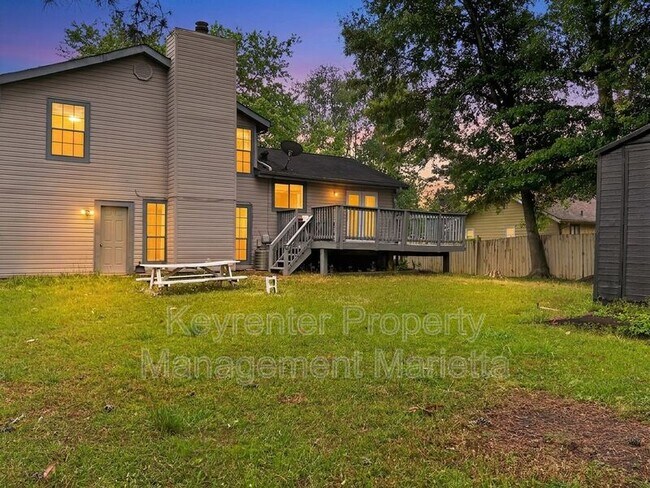 Building Photo - 393 Cedar Trce SW