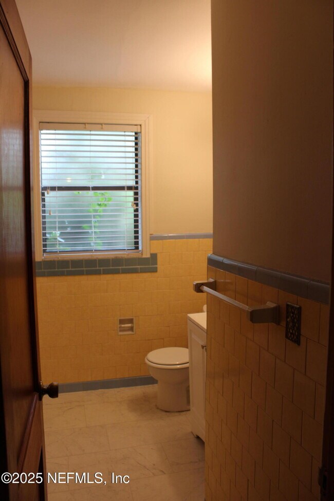 Building Photo - 1391 River Hills Ct