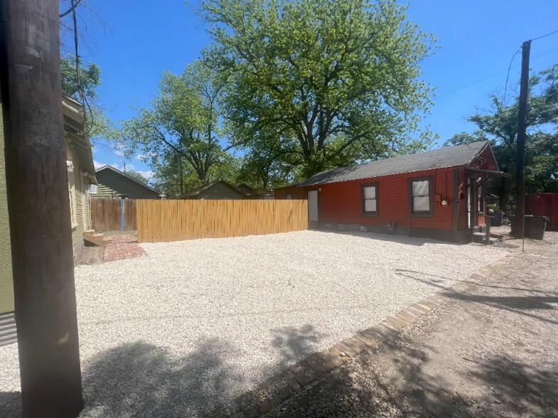 Building Photo - 2023 Beaver Ln