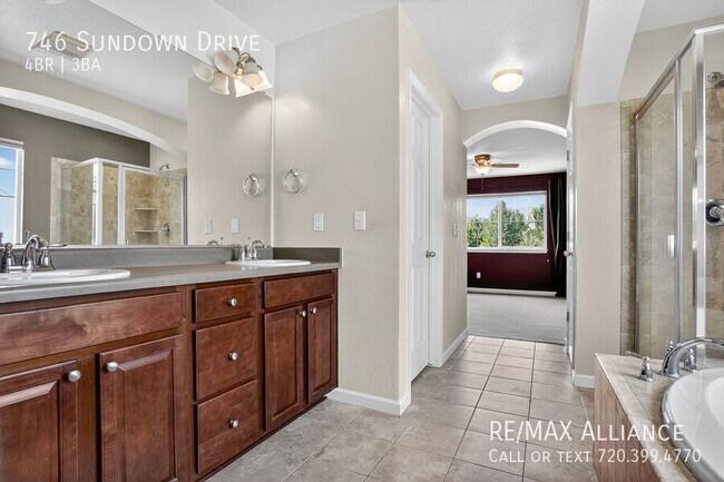 Building Photo - 746 Sundown Dr