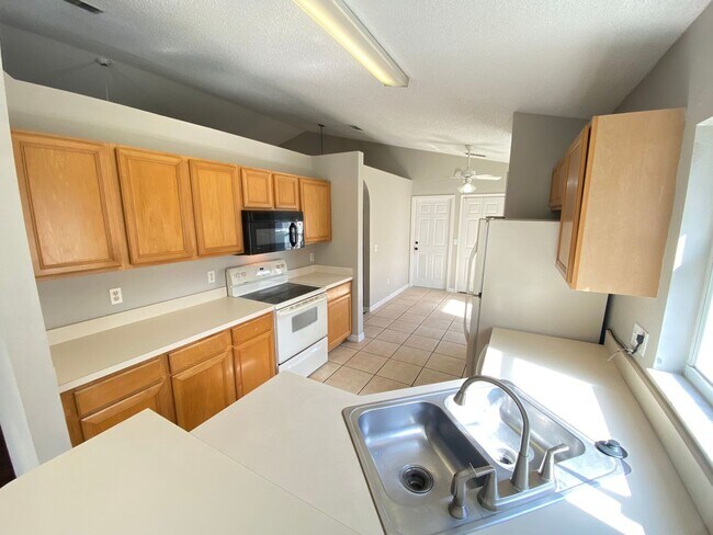 Building Photo - View this home today and Move in July 3rd!...