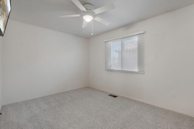 Building Photo - 7351 Sidewinder Dr NE