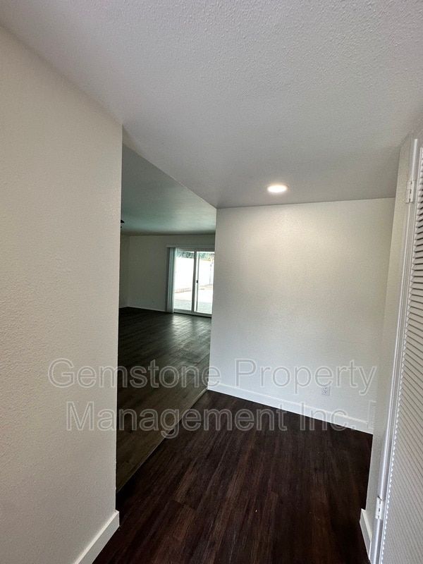 Building Photo - 5233 Countryside Dr