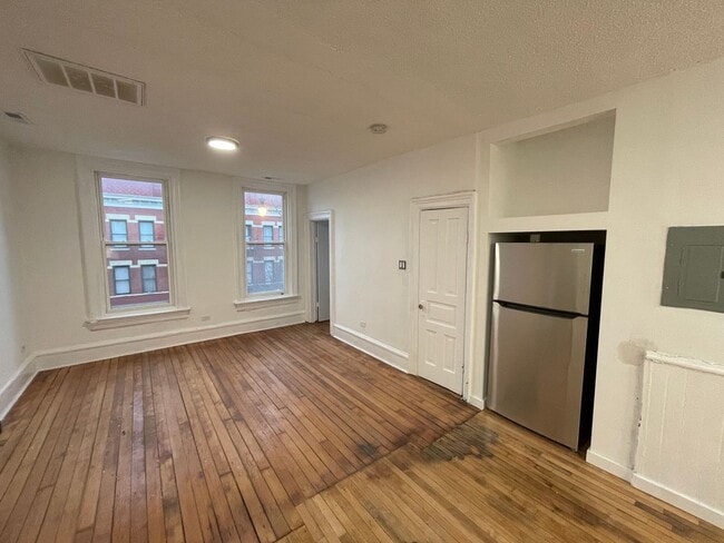 Building Photo - 1450 W 18th St