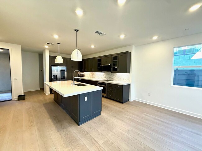 Building Photo - LIVE IN A NEW HOME!