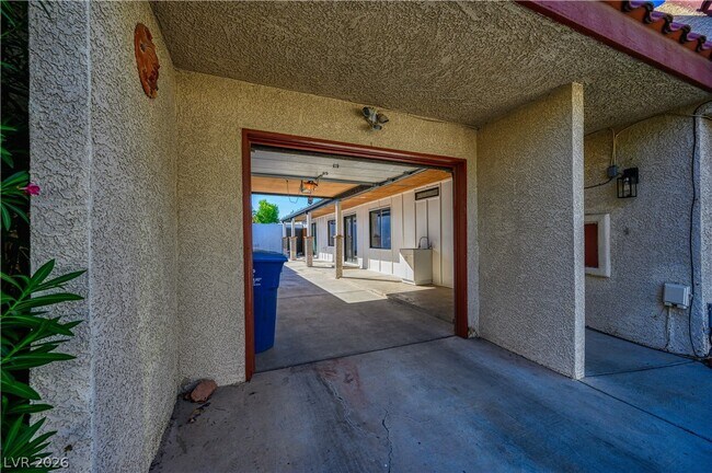 Building Photo - 5581 Wheatfield Dr
