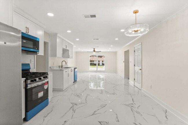 Building Photo - 231 Adonis Way
