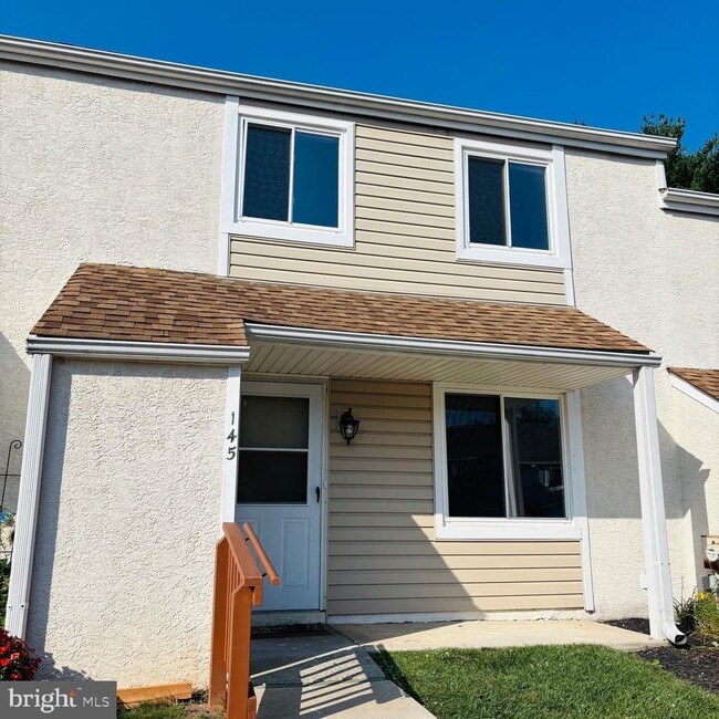 Building Photo - 145 Roskeen Ct