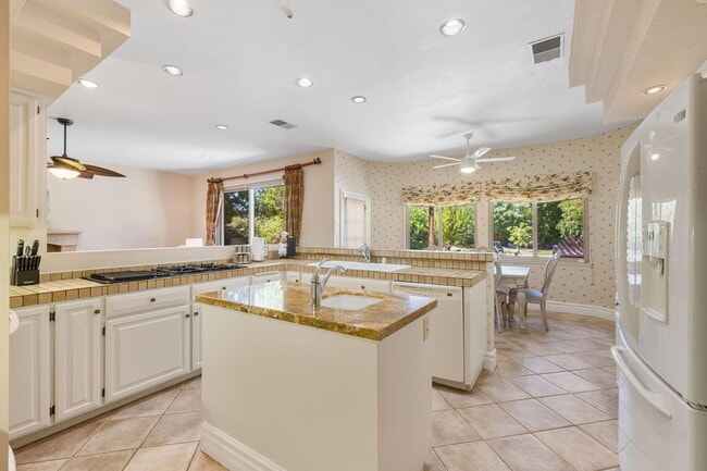 Building Photo - 72056 Palm Haven Dr