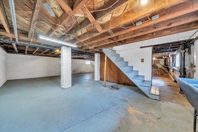 Building Photo - 1144 Wasena Ave SW