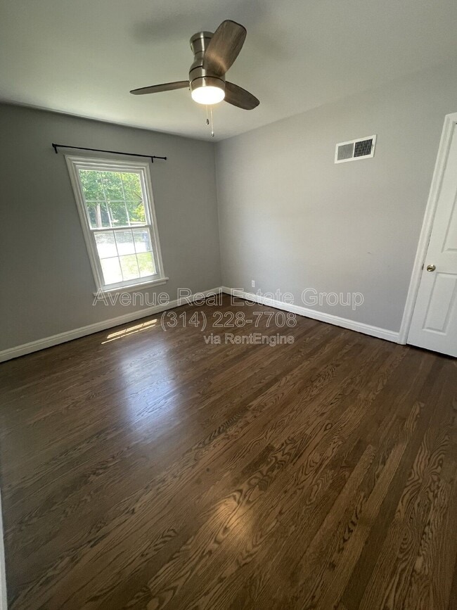 Building Photo - 425 Bismark Ave