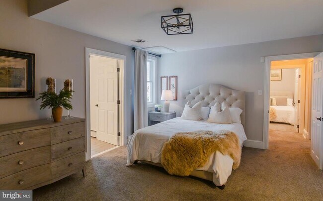 Building Photo - 15841 York Rd