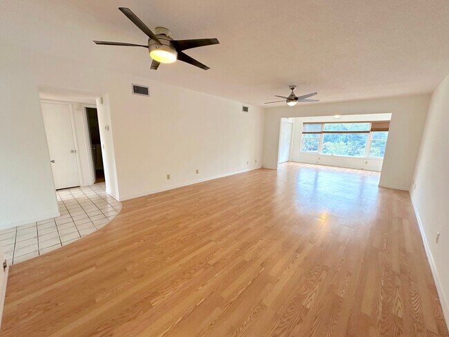 Building Photo - 2383 Netherlands Dr