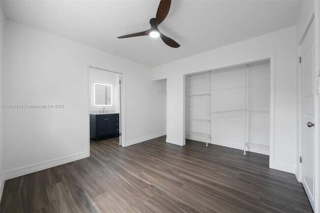 Building Photo - 6381 SW 39th St