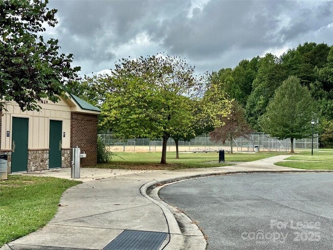 Building Photo - 5415 Amado St