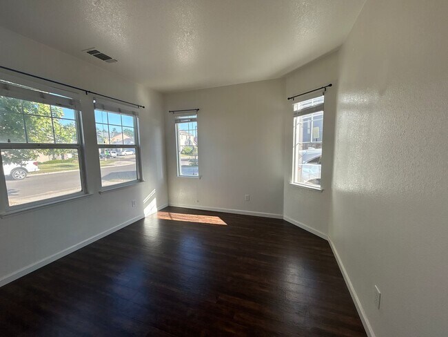 Building Photo - Nice home in North Turlock!