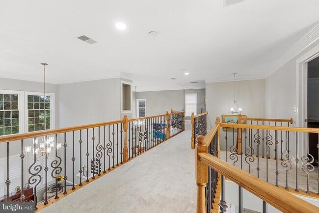 Building Photo - 15292 Golf View Dr
