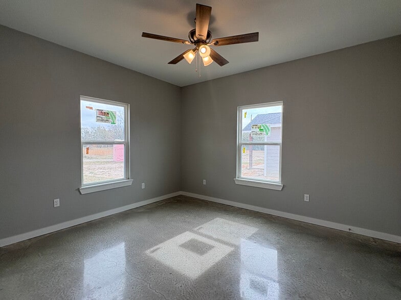 Building Photo - 408 S Gibson St
