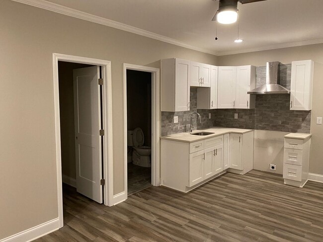 Building Photo - 1240 Biltmore Dr NE