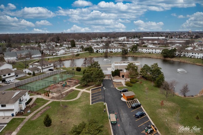 Building Photo - 226 N Waterford Dr