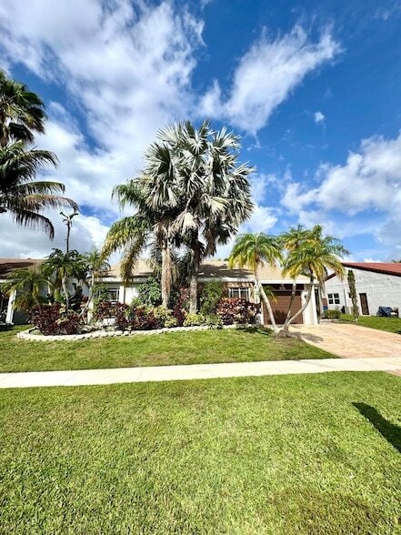 Building Photo - 531 SW 167th Terrace