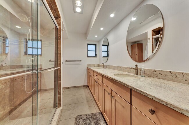 Building Photo - BEAUTIFUL 2 BEDROOM 2 BATHROOM + A DEN VILLA WITH GORGEOUS LAKE VIEWS!