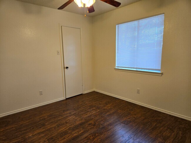 Building Photo - 1106 Buttercup Cir