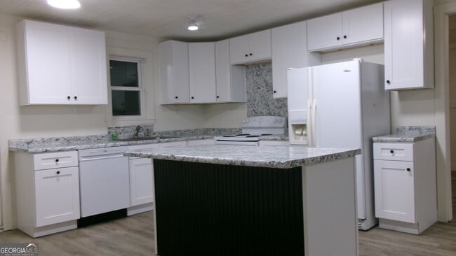 Building Photo - 17827 Hwy 129