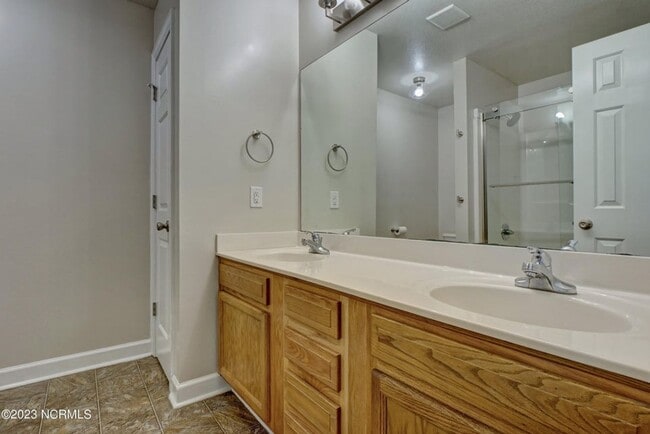 Building Photo - 202 Bridgewood Dr